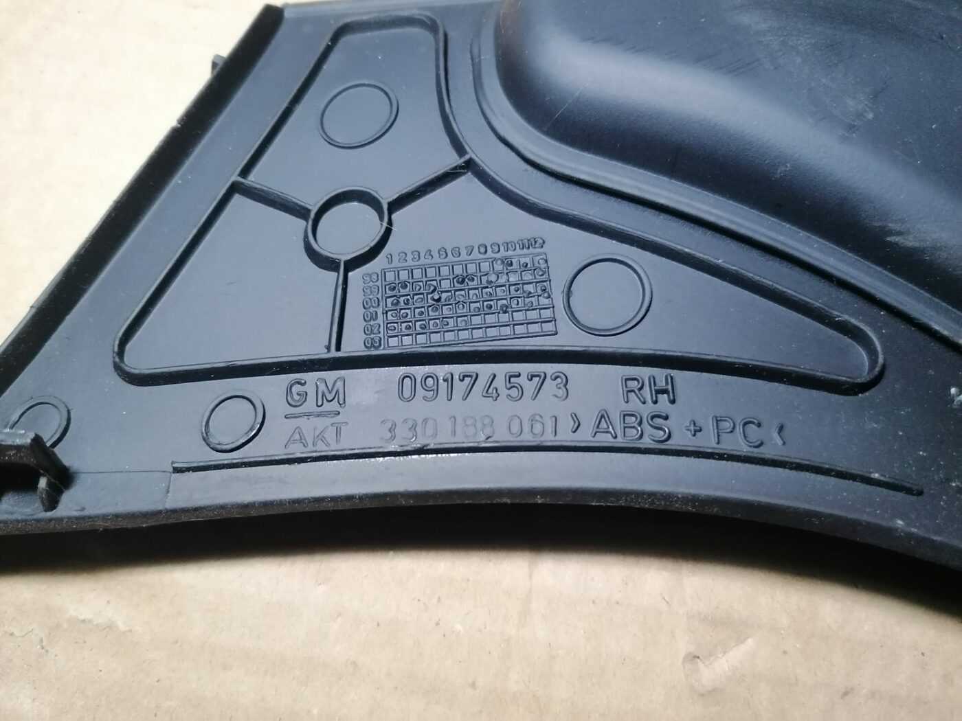 Centrālās konsoles (apdares) sānu panelis priekš OPEL ZAFIRA 2002