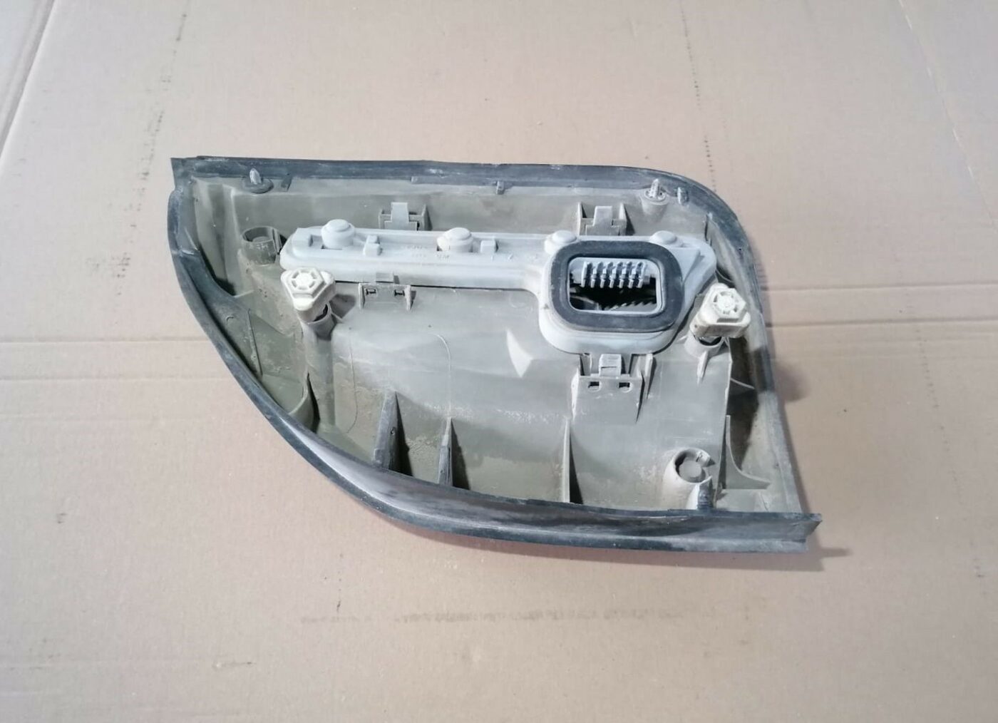 Aizmugurējais kreisais lukturis priekš OPEL ZAFIRA 2002