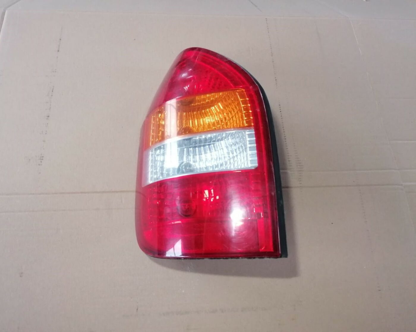 Aizmugurējais kreisais lukturis priekš OPEL ZAFIRA 2002