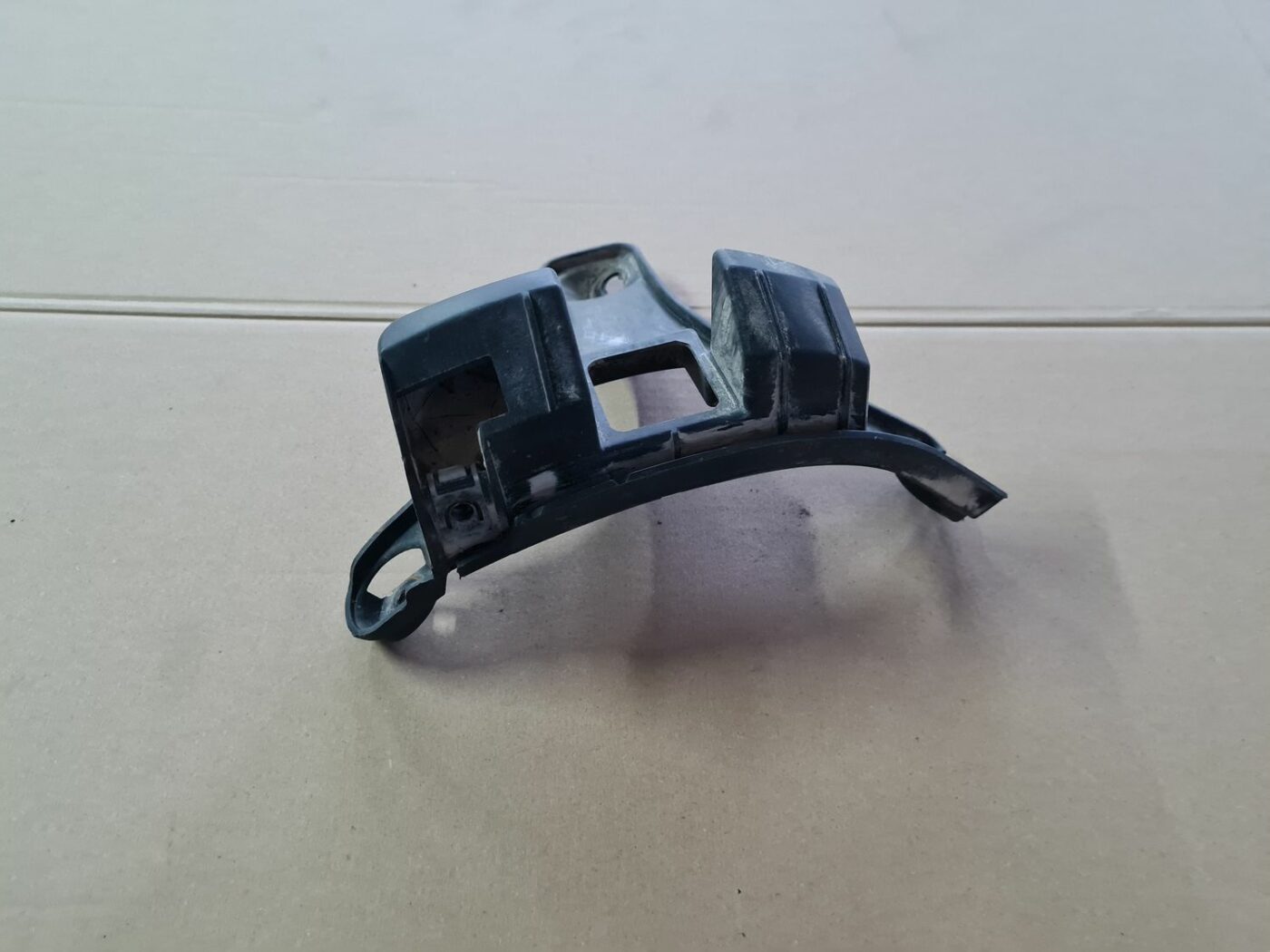 Aizmugurēja bufera kronšteins priekš PEUGEOT 307 2003