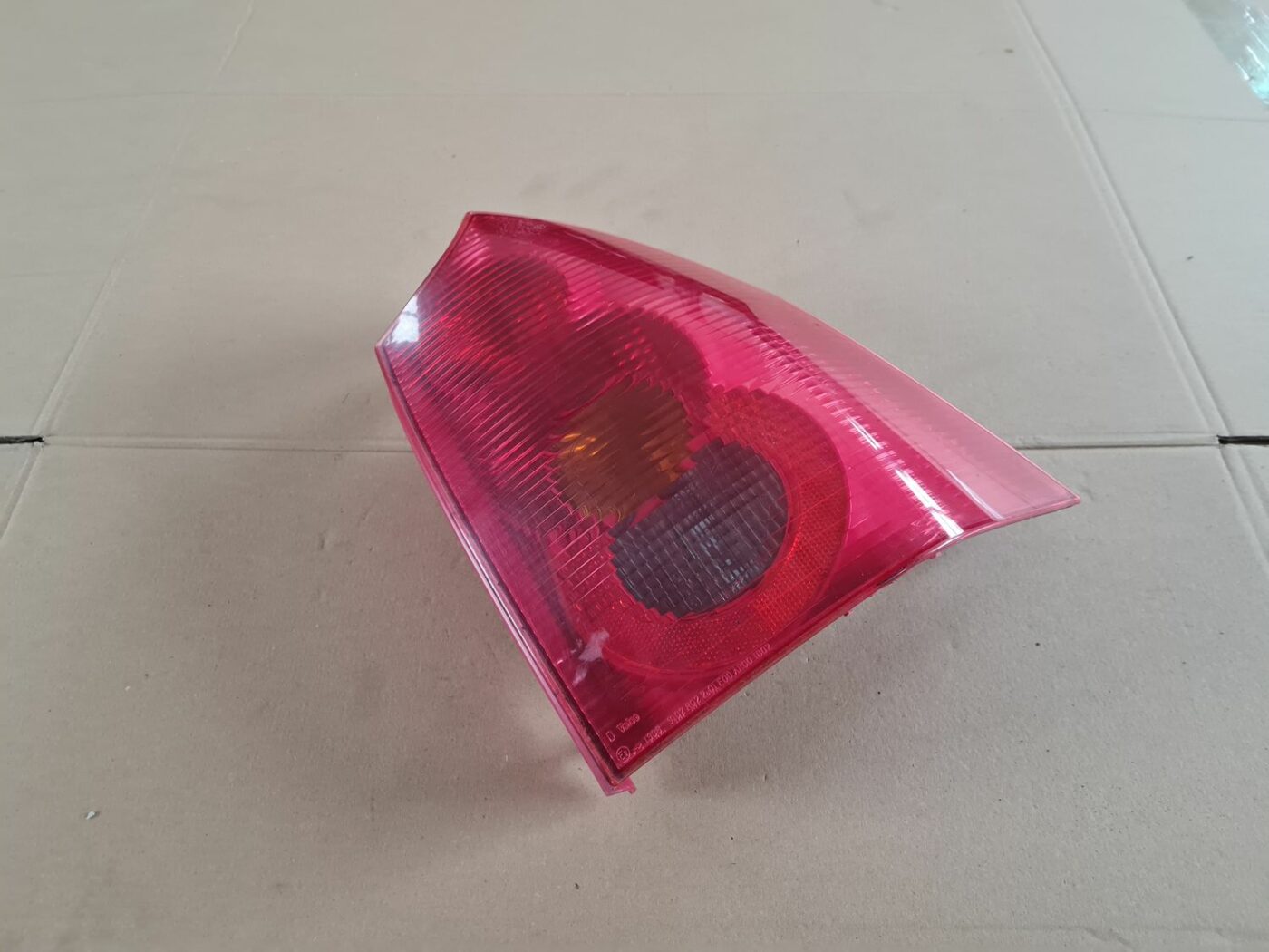 Aizmugurējais labais lukturis priekš PEUGEOT 307 2003