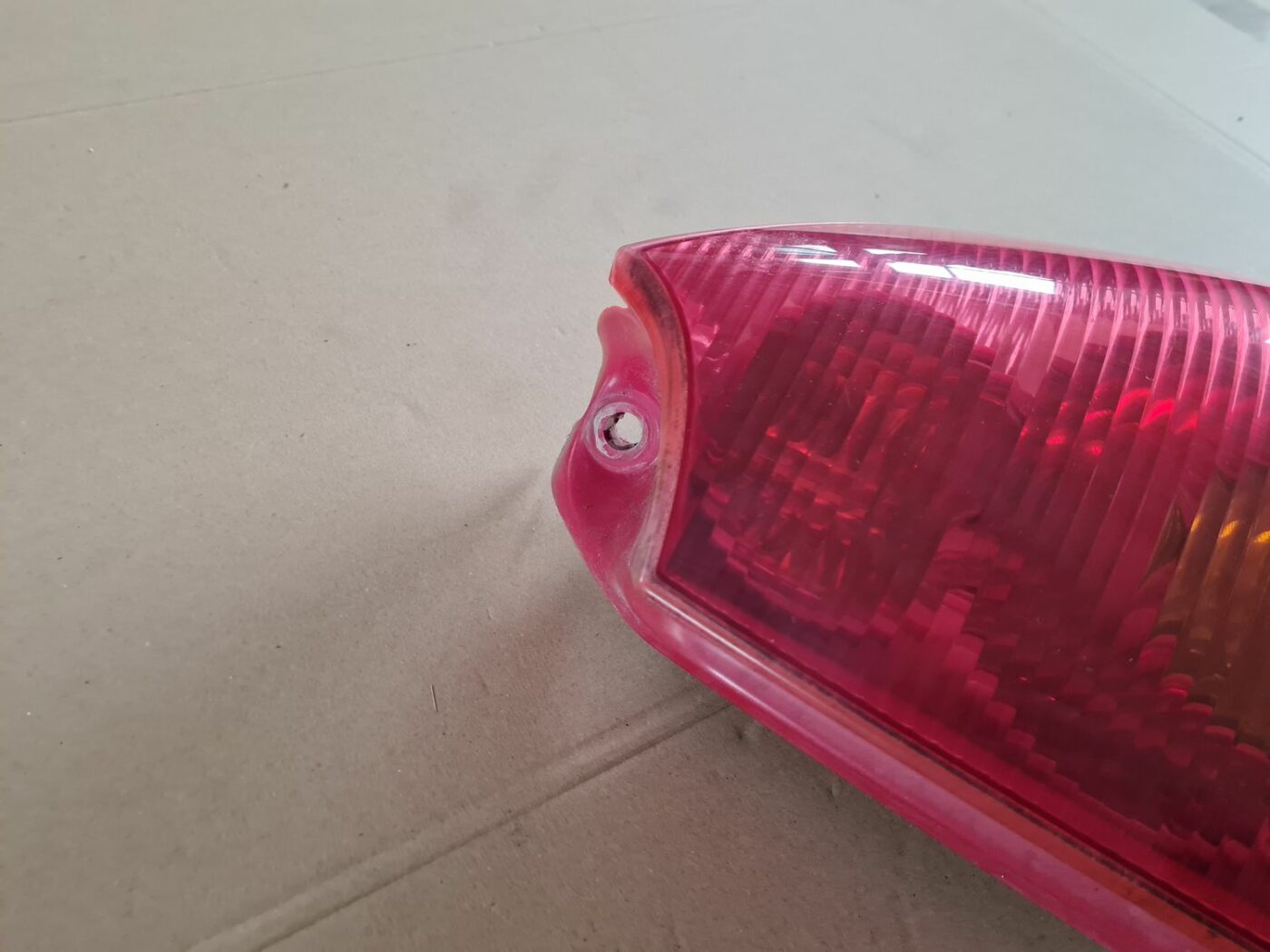 Aizmugurējais labais lukturis priekš PEUGEOT 307 2003