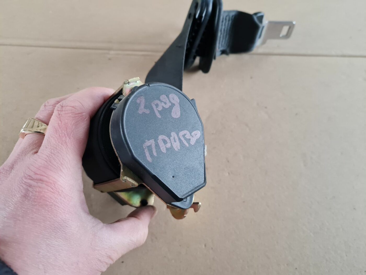 Aizmugurējā labā drošības josta priekš PEUGEOT 307 2003 2 Aizmugurējā labā drošības josta priekš PEUGEOT 307 2003