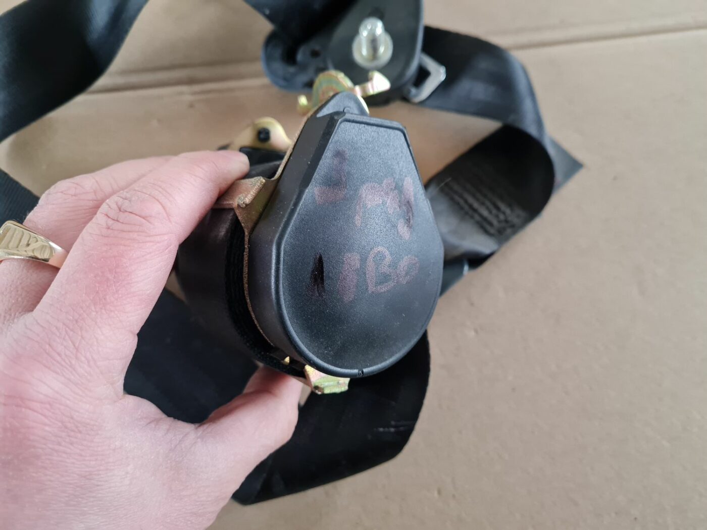 Aizmugurējā kreisa drošības josta priekš PEUGEOT 307 2003 2 Aizmugurējā kreisa drošības josta priekš PEUGEOT 307 2003