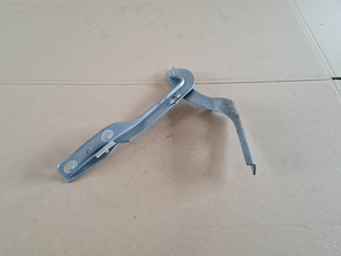 Pārsega eņģe, pa kreisi priekš PEUGEOT 307 2003 1 Pārsega eņģe, pa kreisi priekš PEUGEOT 307 2003