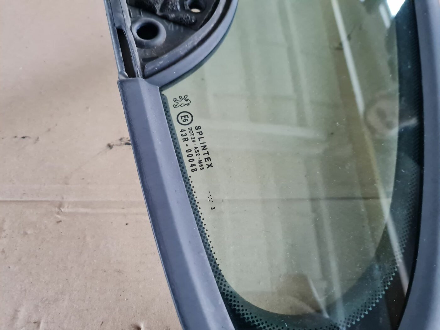 Priekšējais sānu stikls, pa labi priekš PEUGEOT 307 2003