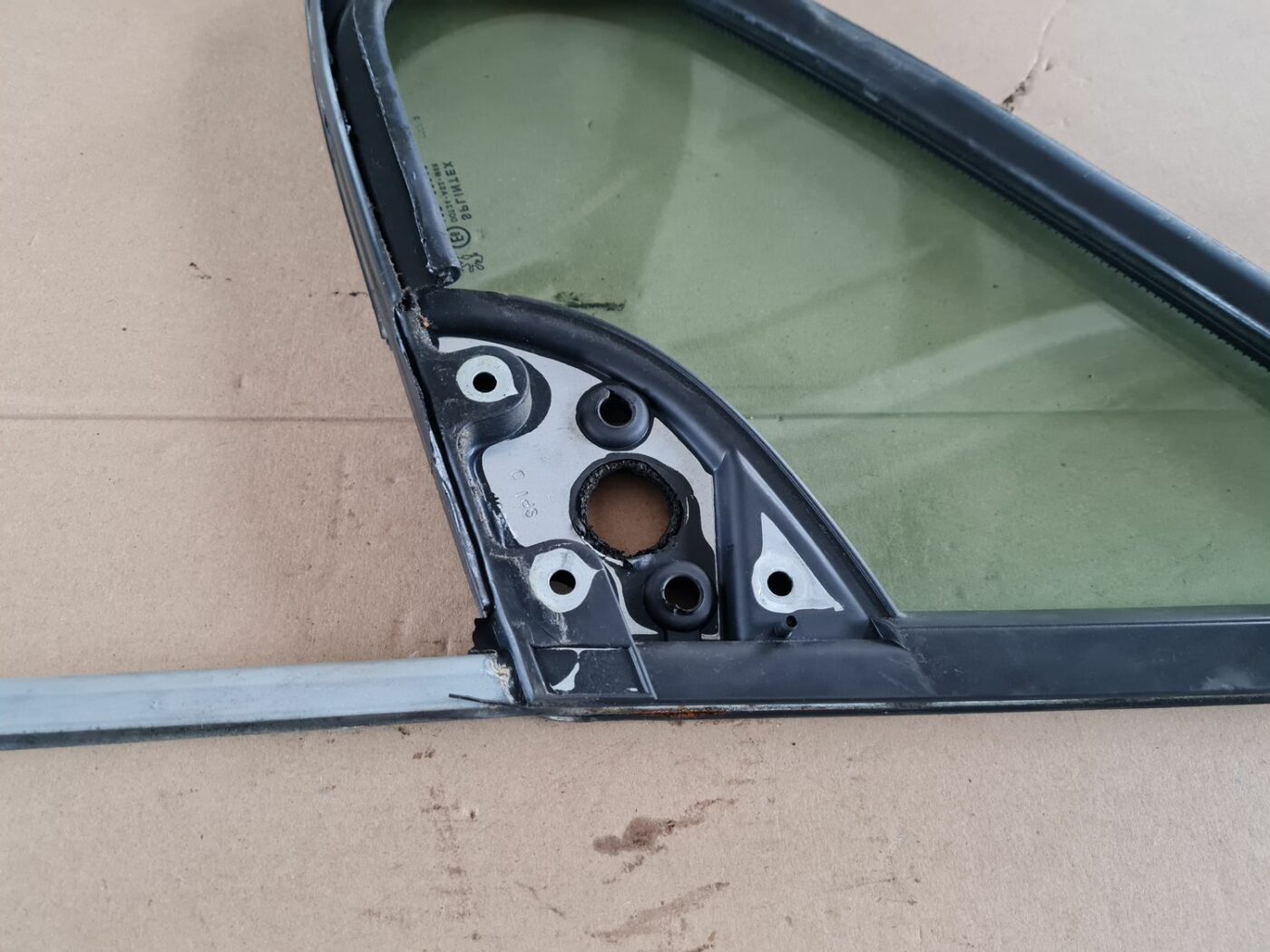 Priekšējais sānu stikls, pa labi priekš PEUGEOT 307 2003