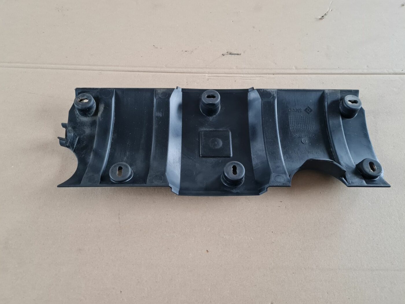 Dzinēja dekoratīvais vāks priekš PEUGEOT 307 2003