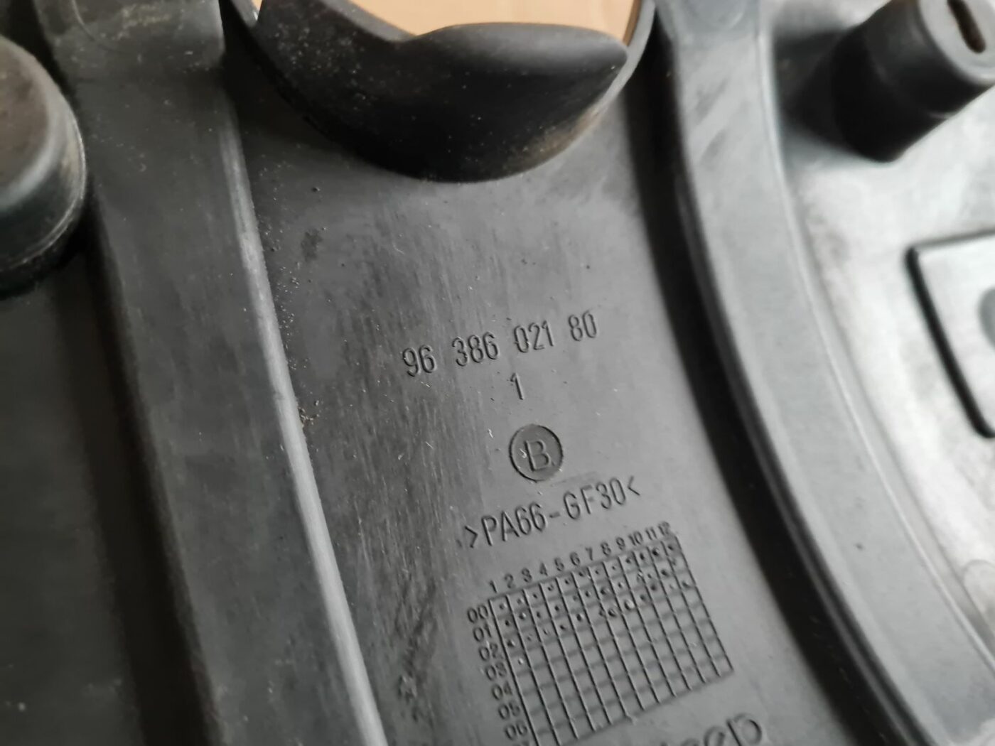 Dzinēja dekoratīvais vāks priekš PEUGEOT 307 2003