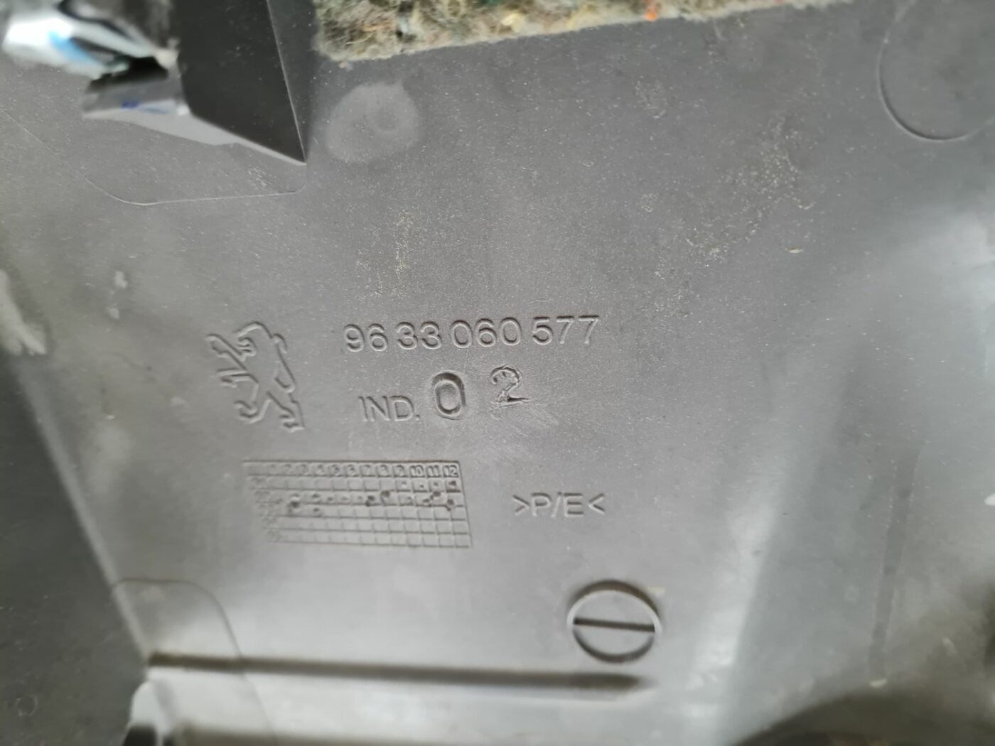 Bagāžnieka vāka liela apdare priekš PEUGEOT 307 2003