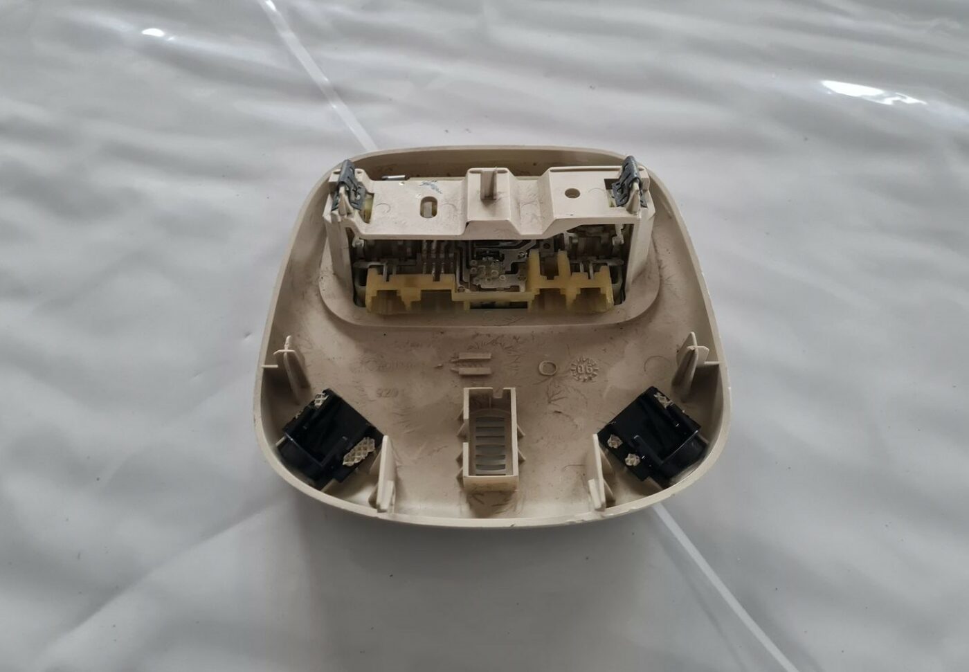 Salona apgaismojuma panelis priekš CITROEN C4 2006-2 2 Salona apgaismojuma panelis priekš CITROEN C4 2006-2