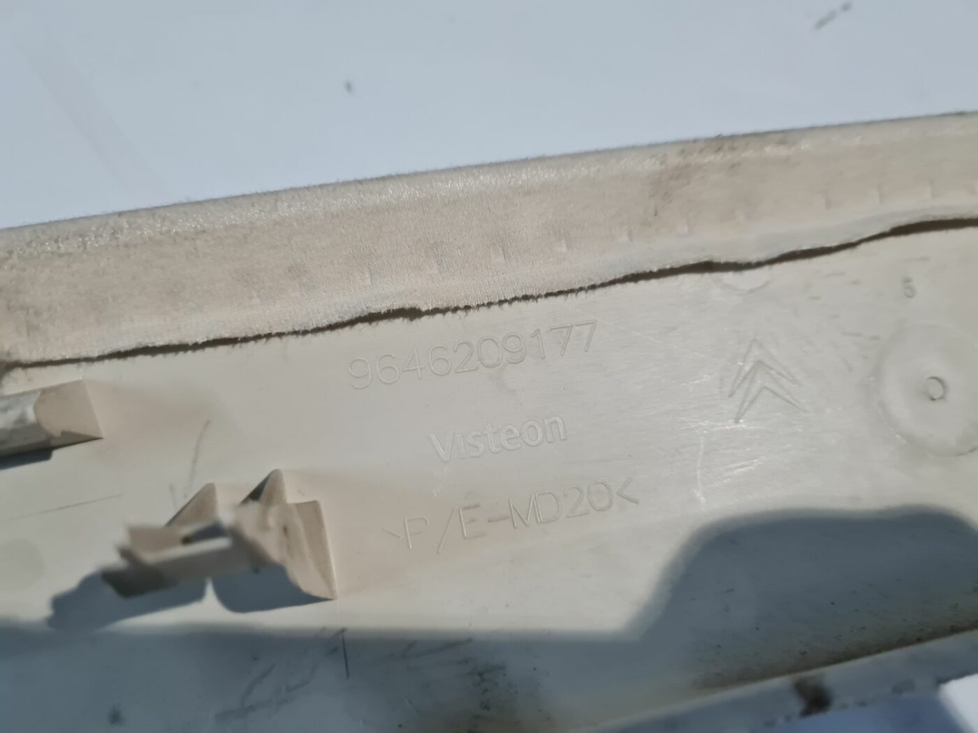 Priekšējas salona statnes apdare priekš CITROEN C4 2006-2