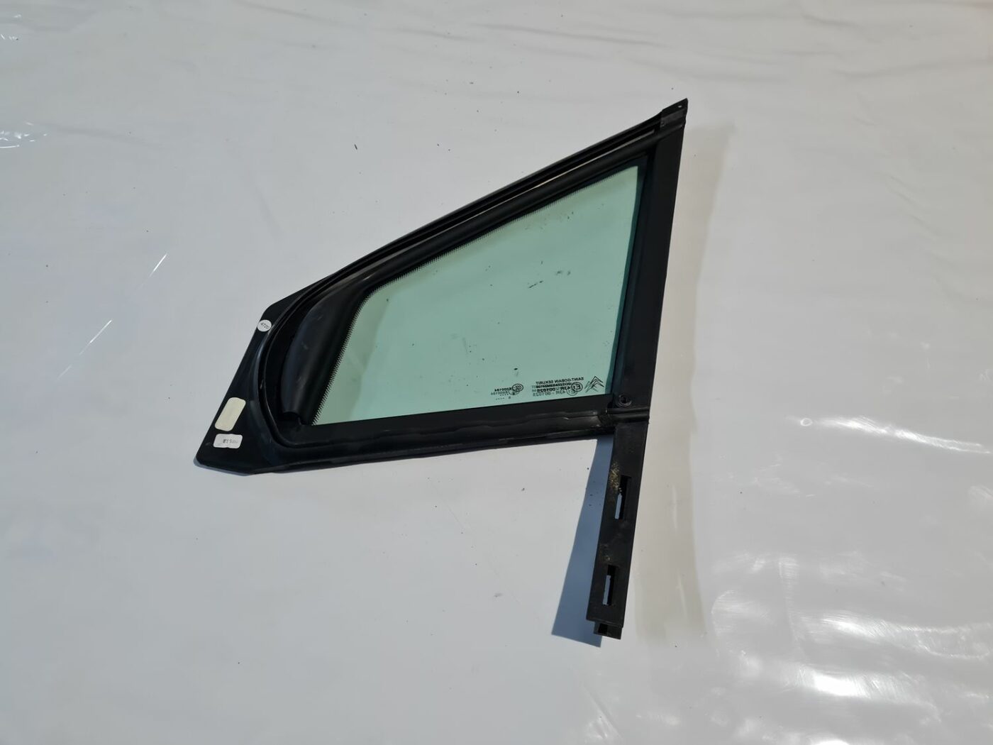 Priekšējais sānu stikls, pa labi priekš CITROEN C4 2006-2 2 Priekšējais sānu stikls, pa labi priekš CITROEN C4 2006-2