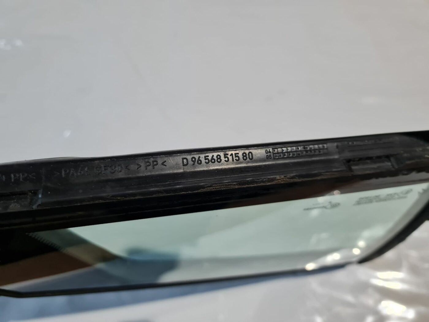 Priekšējais sānu stikls, pa labi priekš CITROEN C4 2006-2 3 Priekšējais sānu stikls, pa labi priekš CITROEN C4 2006-2