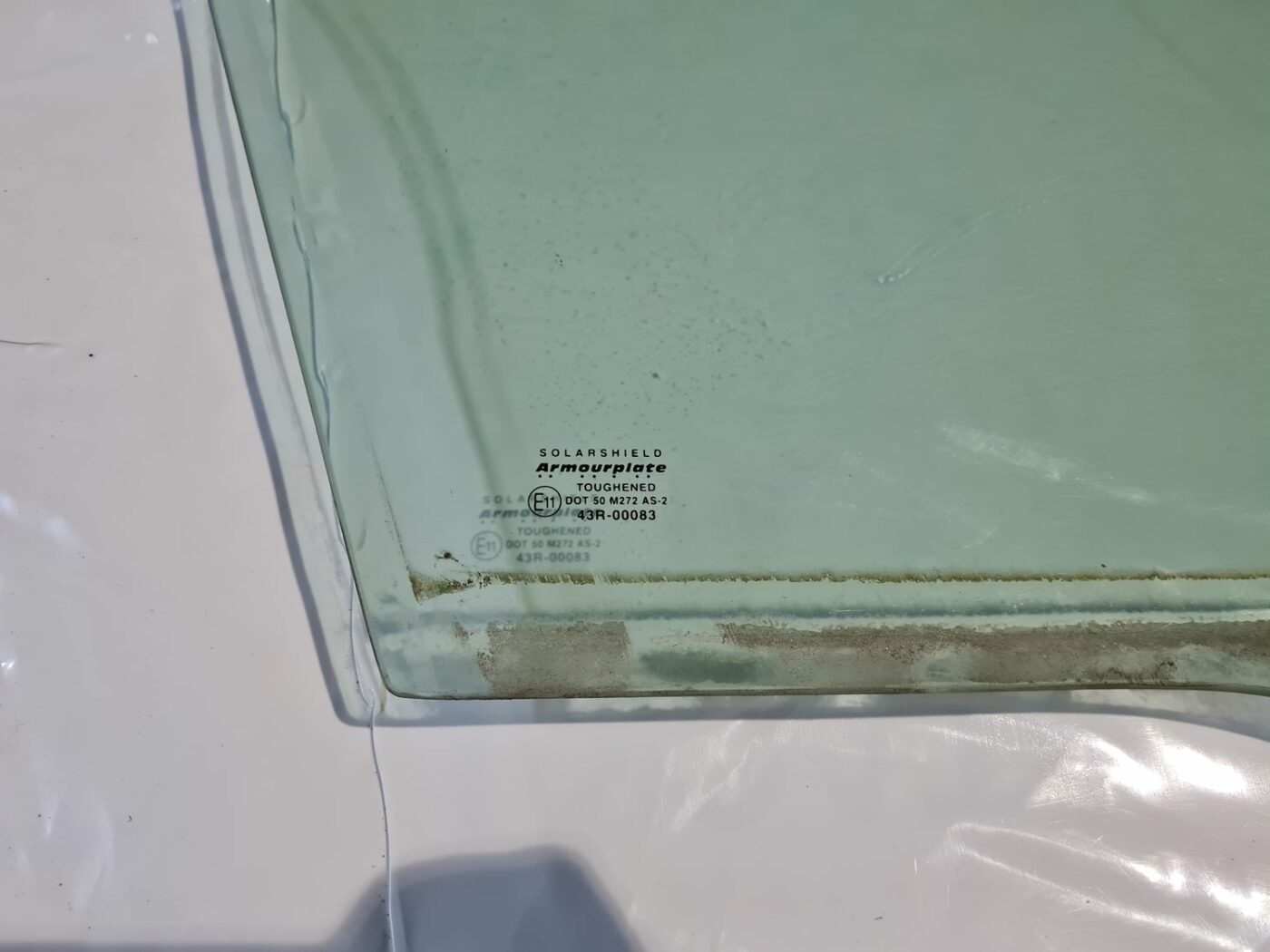 Priekšējo labo durvju stikls priekš CITROEN C4 2006-2 2 Priekšējo labo durvju stikls priekš CITROEN C4 2006-2