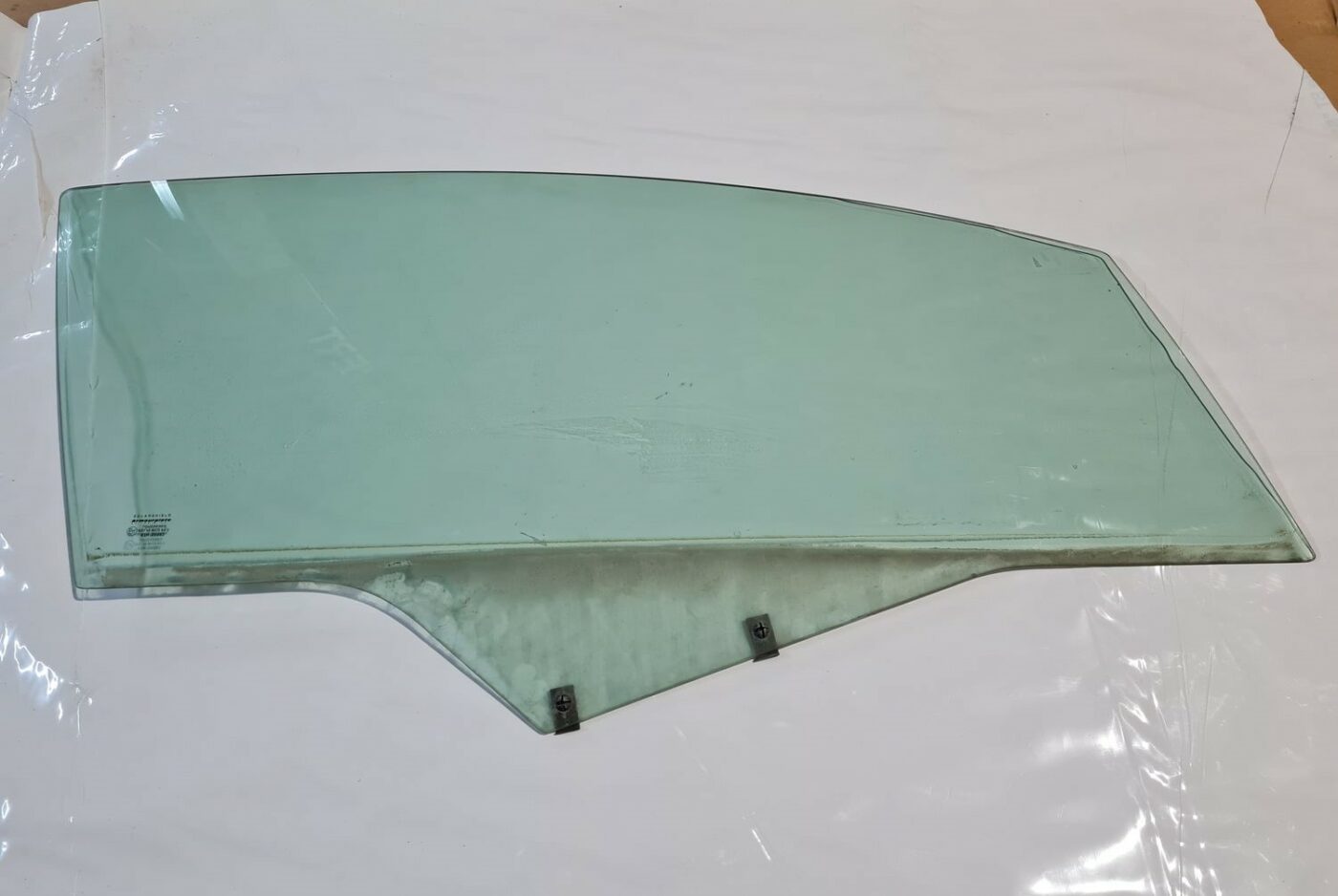 Priekšējo labo durvju stikls priekš CITROEN C4 2006-2 1 Priekšējo labo durvju stikls priekš CITROEN C4 2006-2