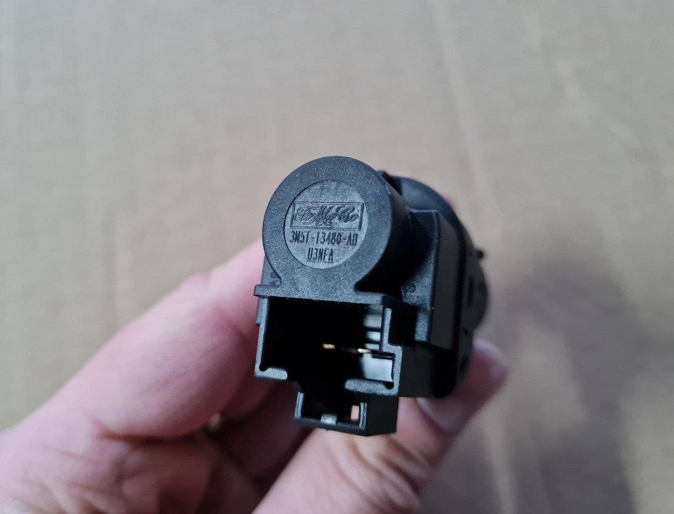 Bremžu signāla slēdzis priekš MAZDA 3 2007 3 Bremžu signāla slēdzis priekš MAZDA 3 2007