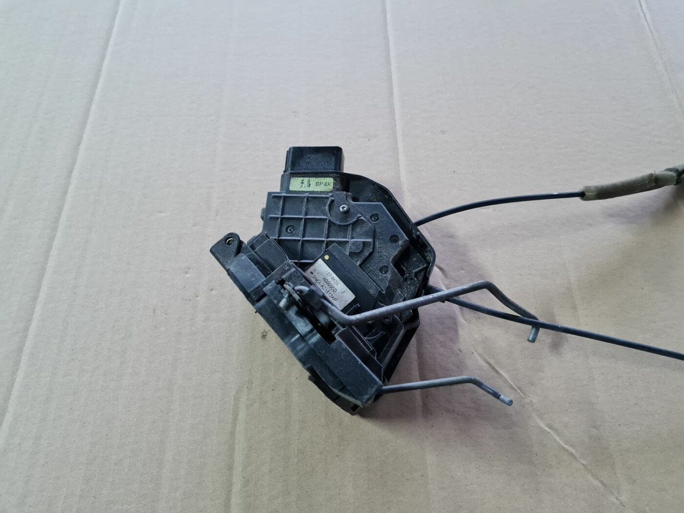 Priekšējo kreiso durvju slēdzene priekš MAZDA 3 2007