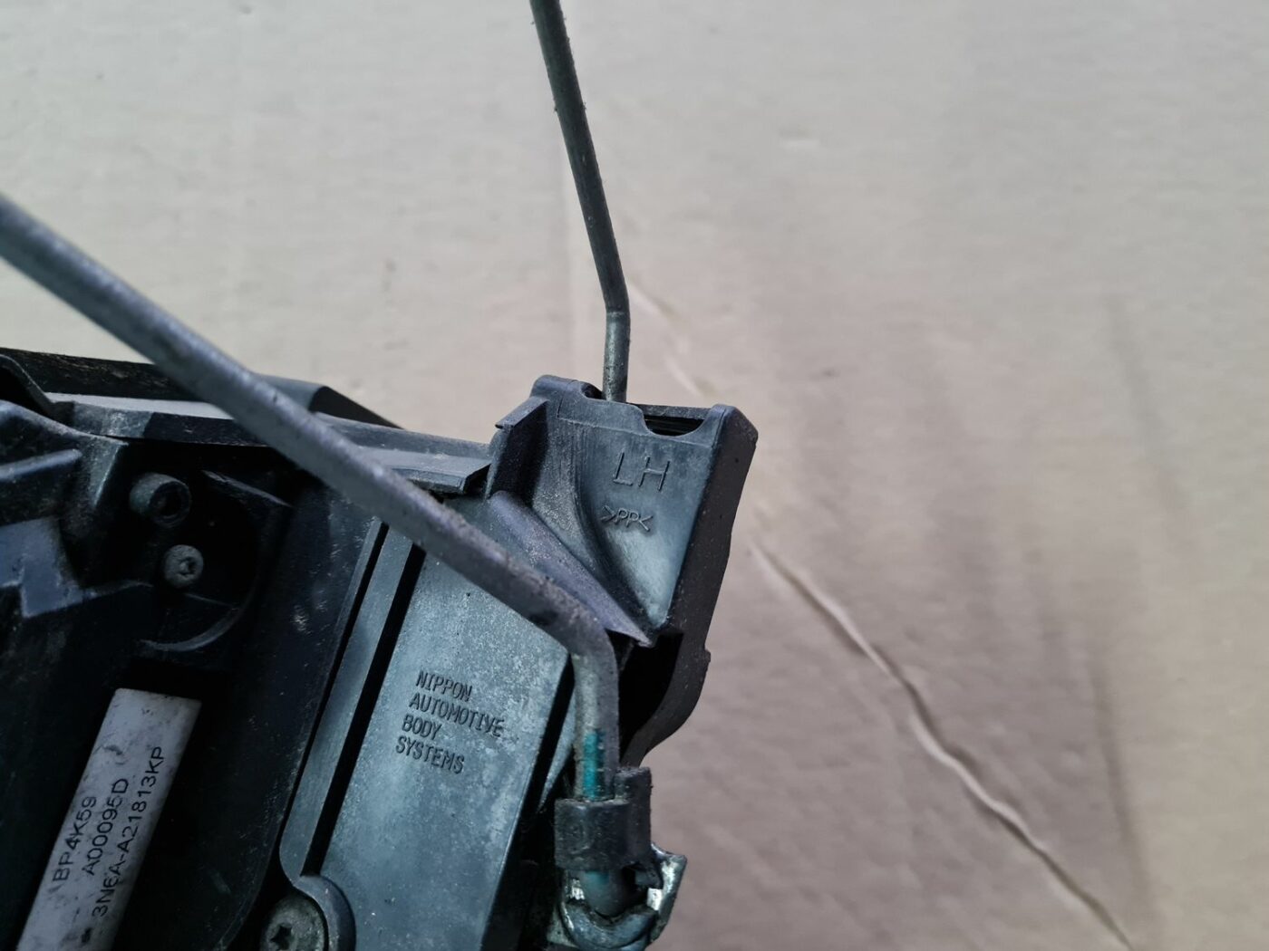 Priekšējo kreiso durvju slēdzene priekš MAZDA 3 2007