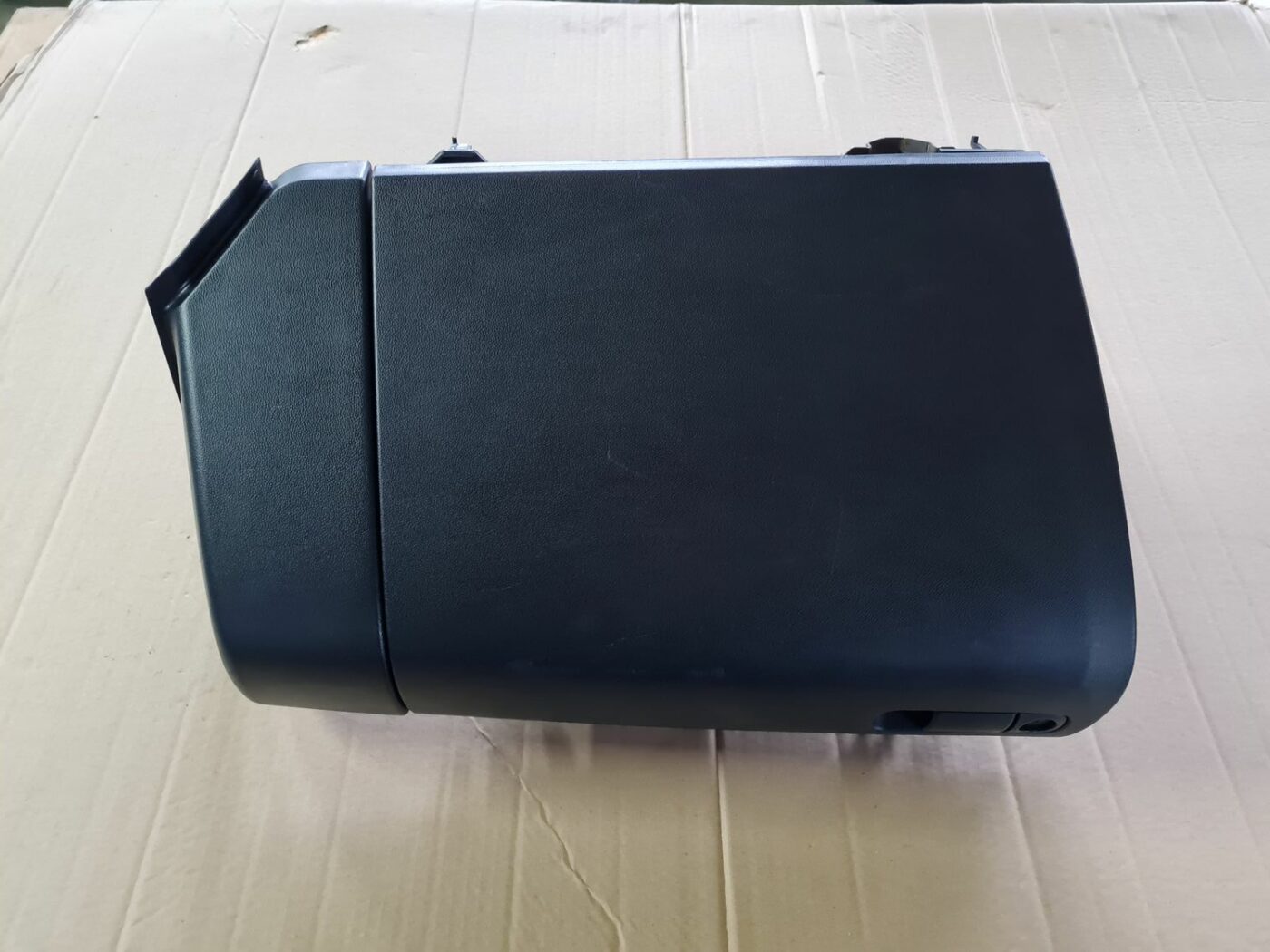 Mantu glabāšanas nodalījums pasažiera pusē priekš MAZDA 3 2007 1 Mantu glabāšanas nodalījums pasažiera pusē priekš MAZDA 3 2007