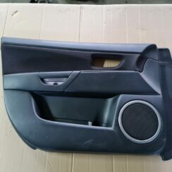 Priekšējo kreiso durvju apdare priekš MAZDA 3 2007