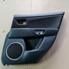 Aizmugurējo labo durvju apdare priekš MAZDA 3 2007