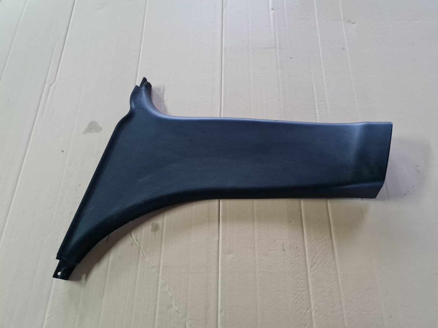 Vidējas salona statnes apdare priekš MAZDA 3 2007