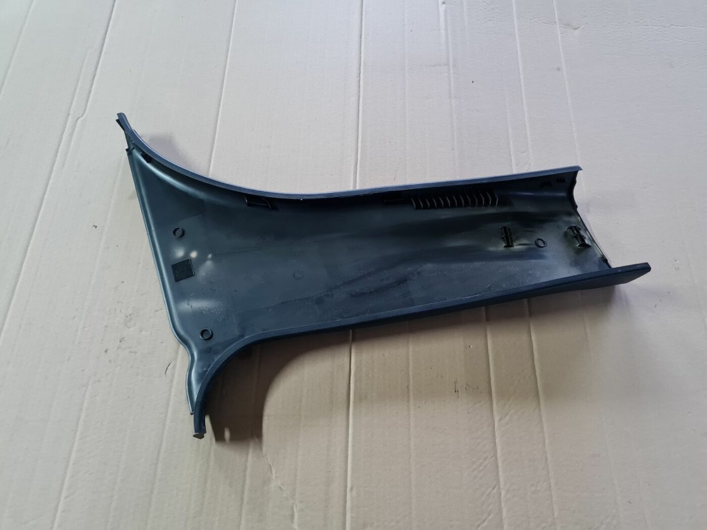 Vidējas salona statnes apdare priekš MAZDA 3 2007