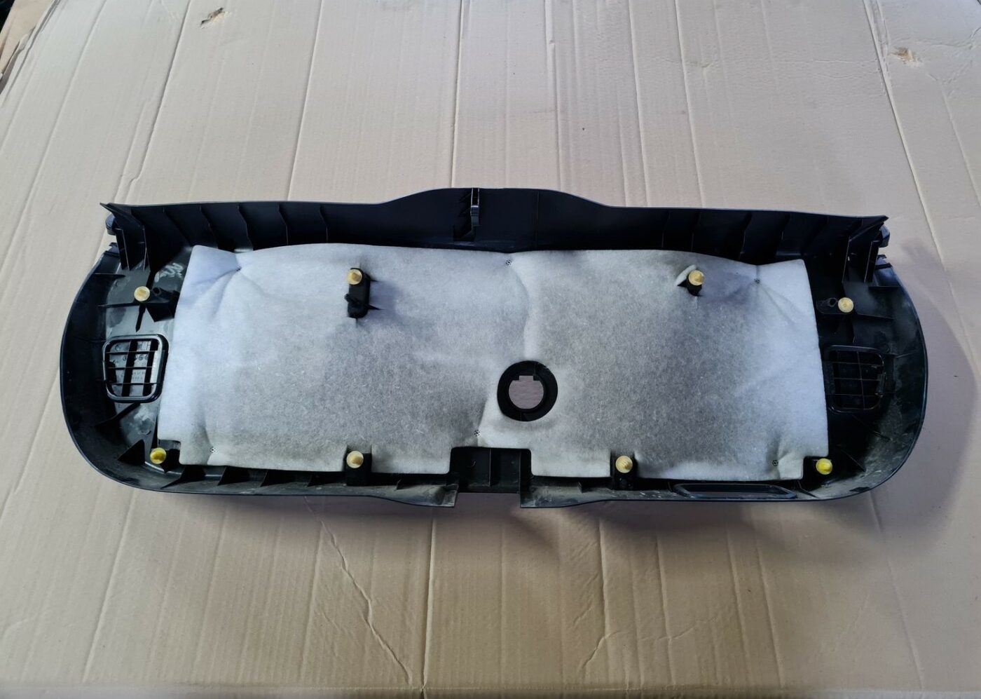 Bagāžnieka vāka liela apdare priekš MAZDA 3 2007 3 Bagāžnieka vāka liela apdare priekš MAZDA 3 2007