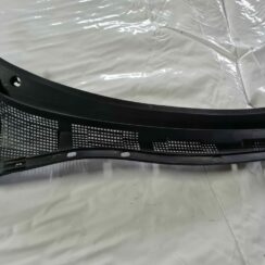 Vējstikla uzlikas (deflektora) režģis priekš MAZDA 3 2007