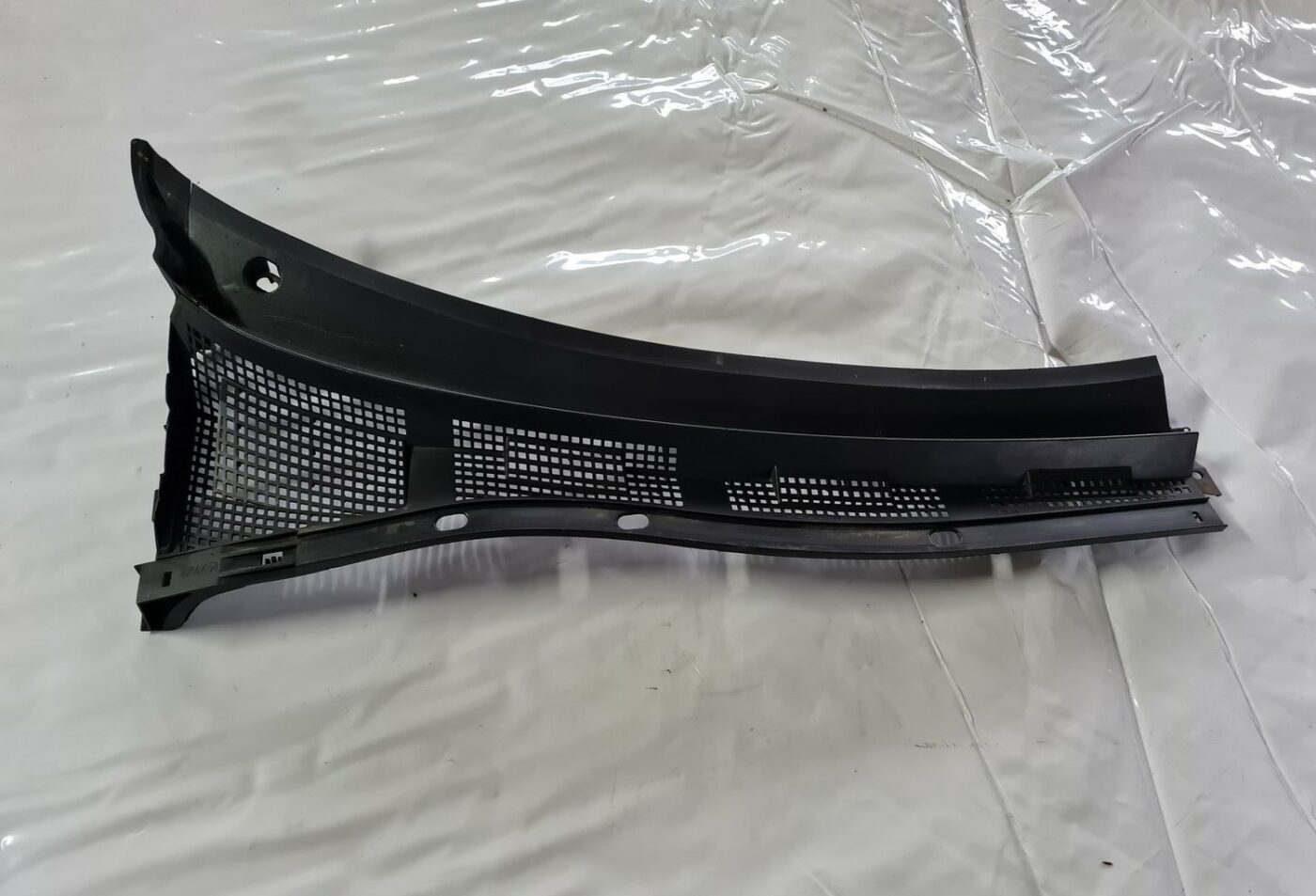 Vējstikla uzlikas (deflektora) režģis priekš MAZDA 3 2007 1 Vējstikla uzlikas (deflektora) režģis priekš MAZDA 3 2007