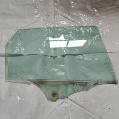 Aizmugurējo labo durvju stikls priekš MAZDA 3 2007