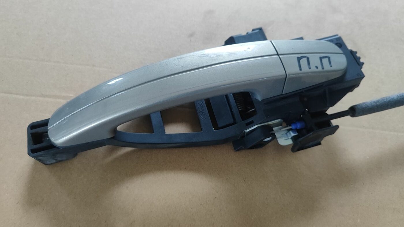 Priekšējāis labais durvju rokturis priekš FORD FOCUS 2016 UNIVERSAL 5 Priekšējāis labais durvju rokturis priekš FORD FOCUS 2016 UNIVERSAL