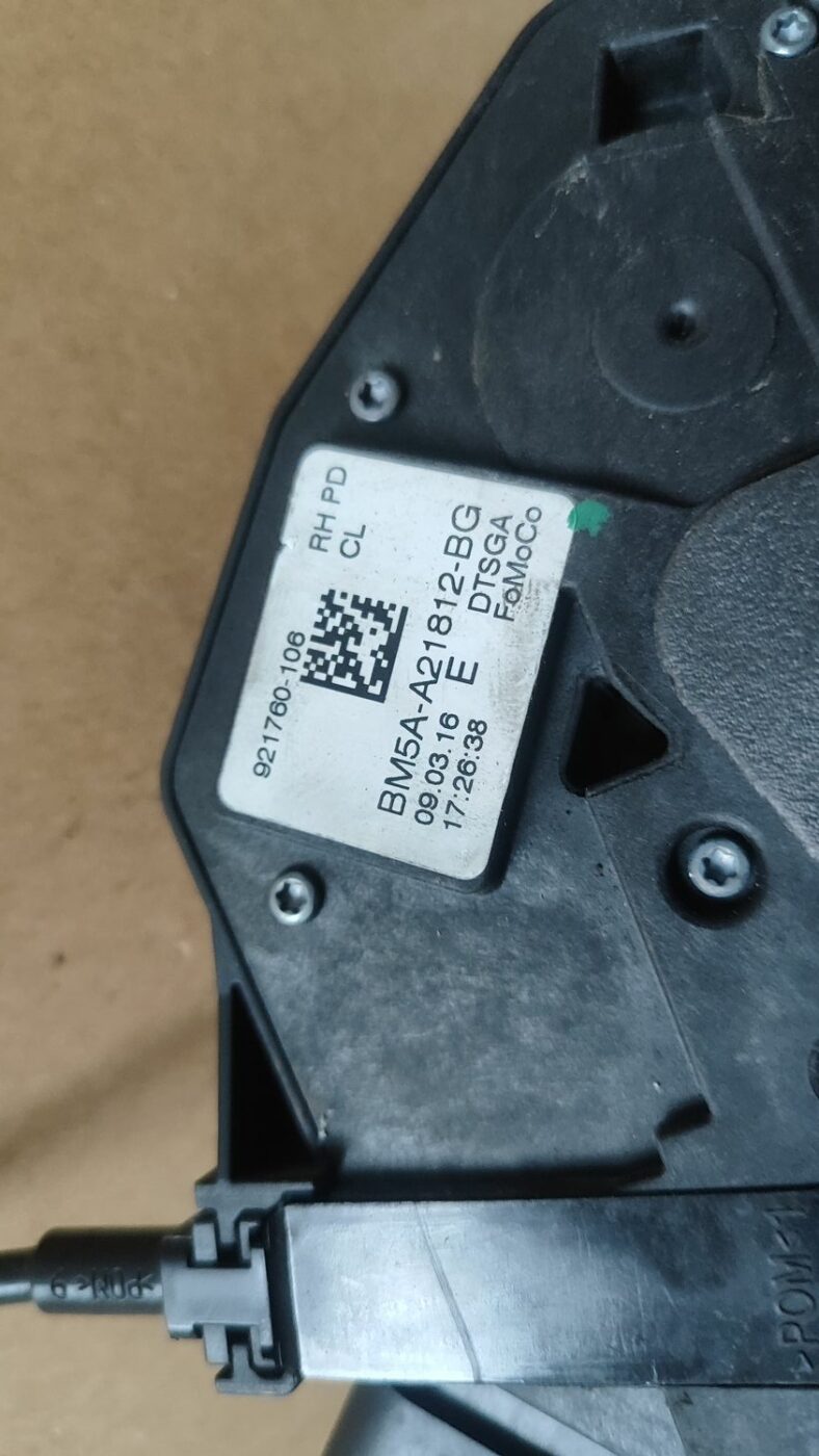 Priekšējo labo durvju slēdzene priekš FORD FOCUS 2016 UNIVERSAL 7 Priekšējo labo durvju slēdzene priekš FORD FOCUS 2016 UNIVERSAL