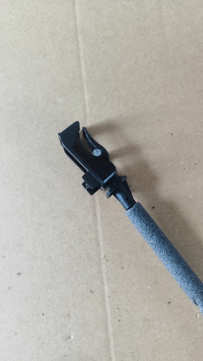 Priekšējo labo durvju slēdzene priekš FORD FOCUS 2016 UNIVERSAL 4 Priekšējo labo durvju slēdzene priekš FORD FOCUS 2016 UNIVERSAL