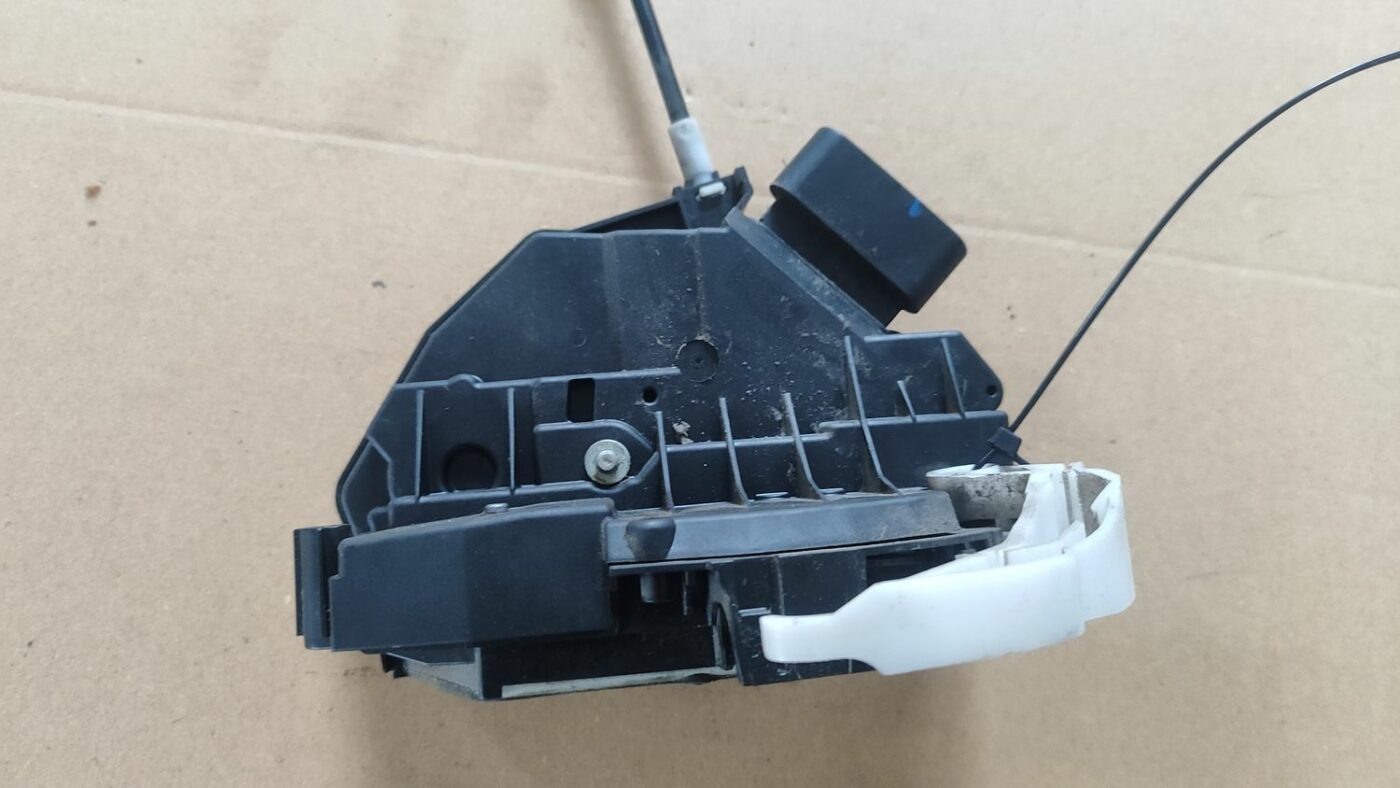 Aizmugurējo labo durvju slēdzene priekš FORD FOCUS 2016 UNIVERSAL