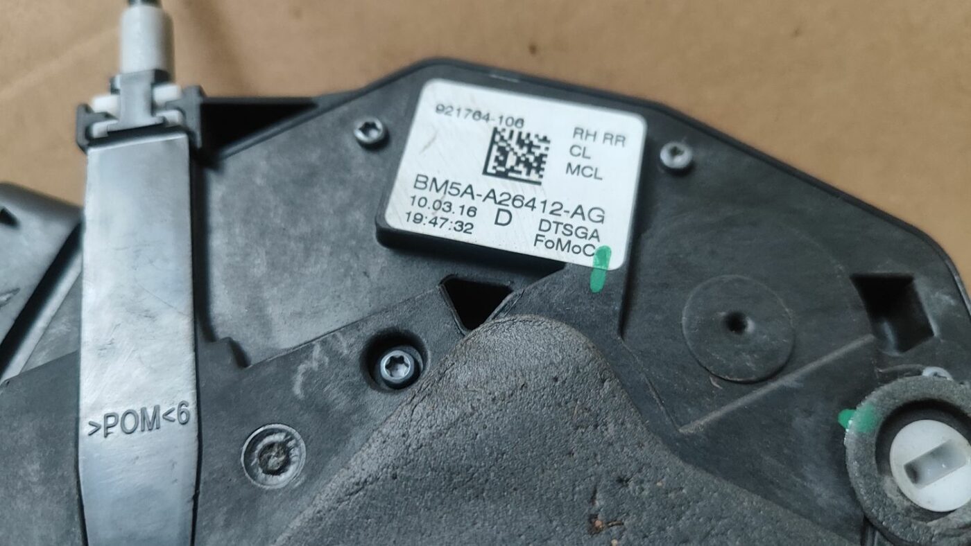 Aizmugurējo labo durvju slēdzene priekš FORD FOCUS 2016 UNIVERSAL