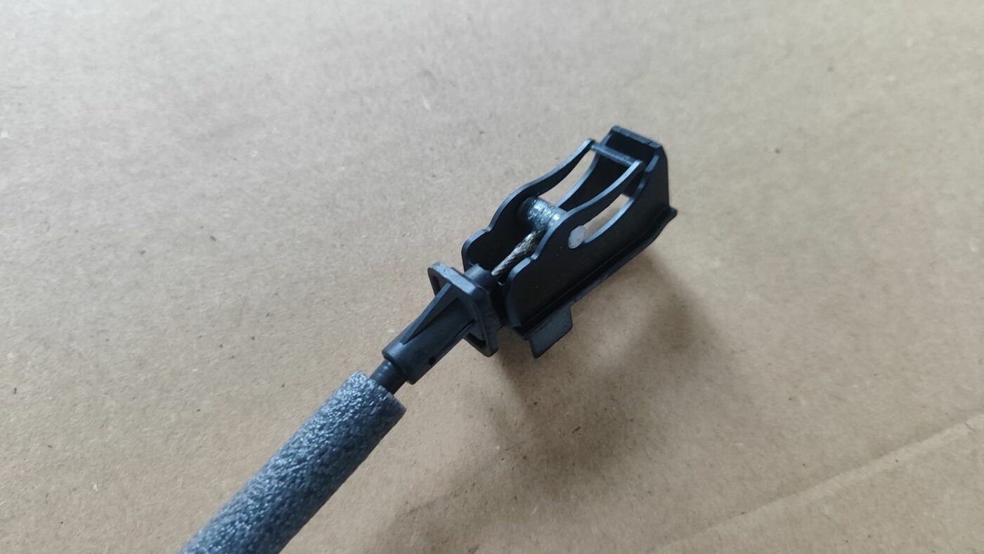 Aizmugurējo labo durvju slēdzene priekš FORD FOCUS 2016 UNIVERSAL