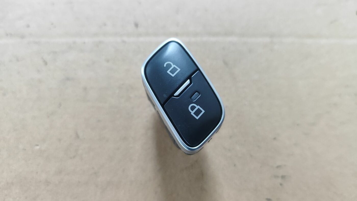 Atvēršanas/aizvēršanas poga priekš FORD FOCUS 2016 UNIVERSAL 2 Atvēršanas/aizvēršanas poga priekš FORD FOCUS 2016 UNIVERSAL