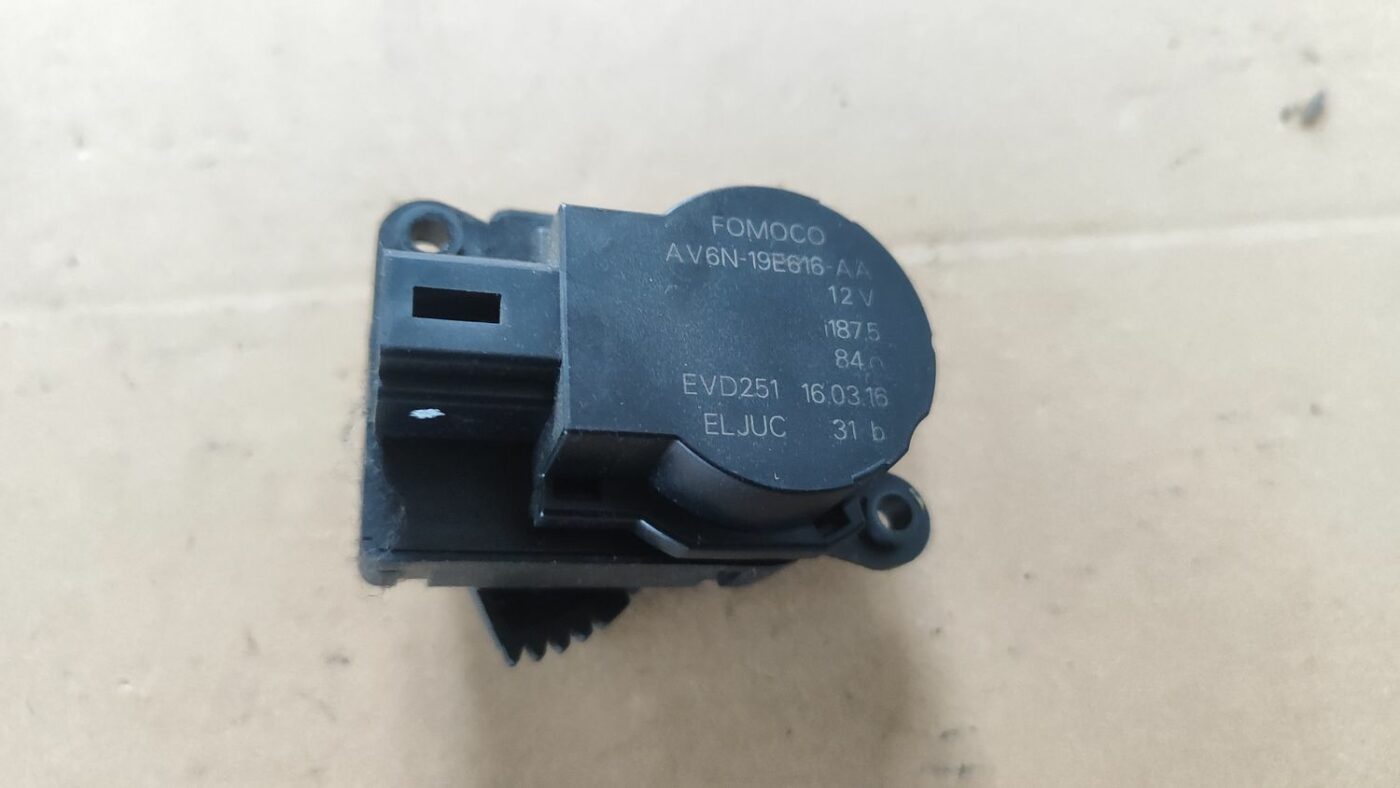 Apsildes sistēmas aktuators priekš FORD FOCUS 2016 UNIVERSAL