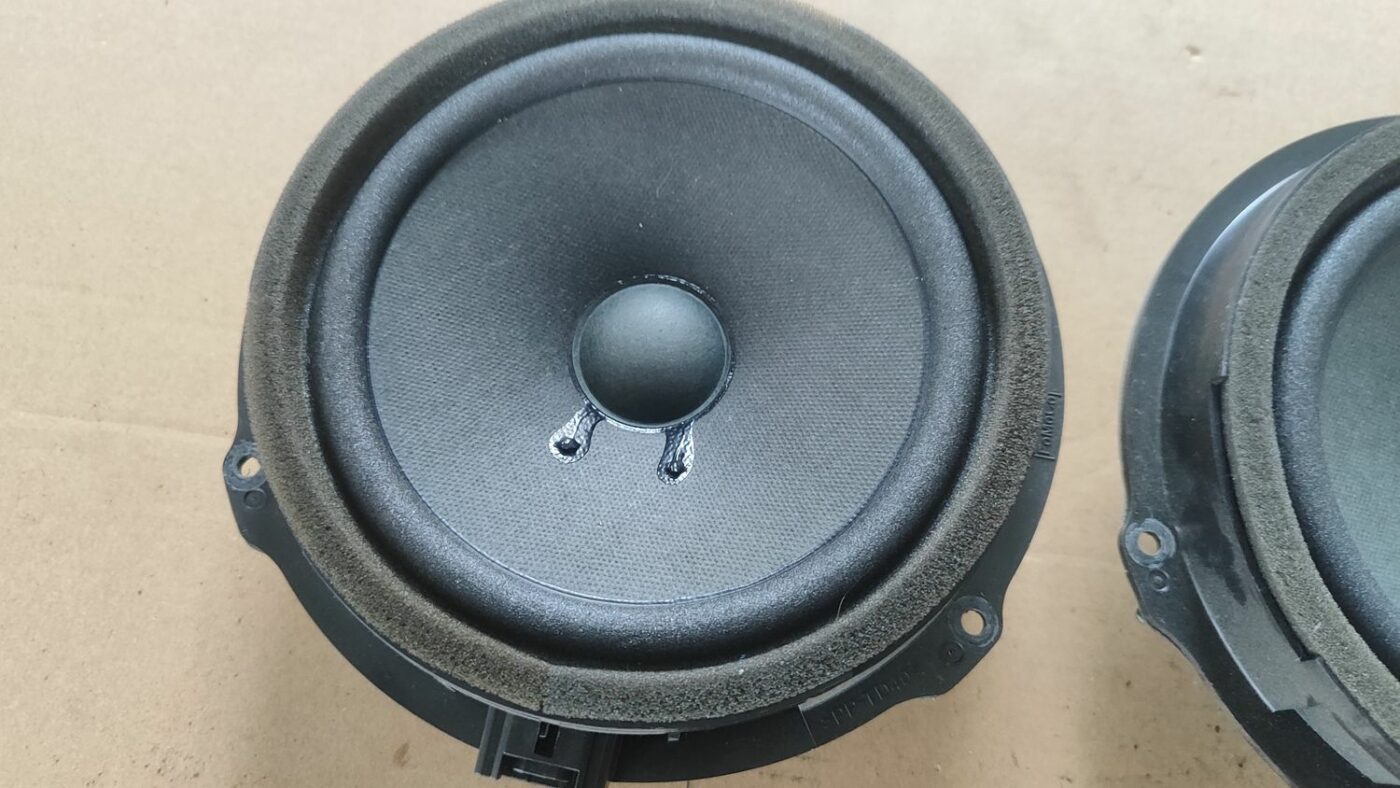 Durvju skaļrunis, apakšā priekš FORD FOCUS 2016 UNIVERSAL