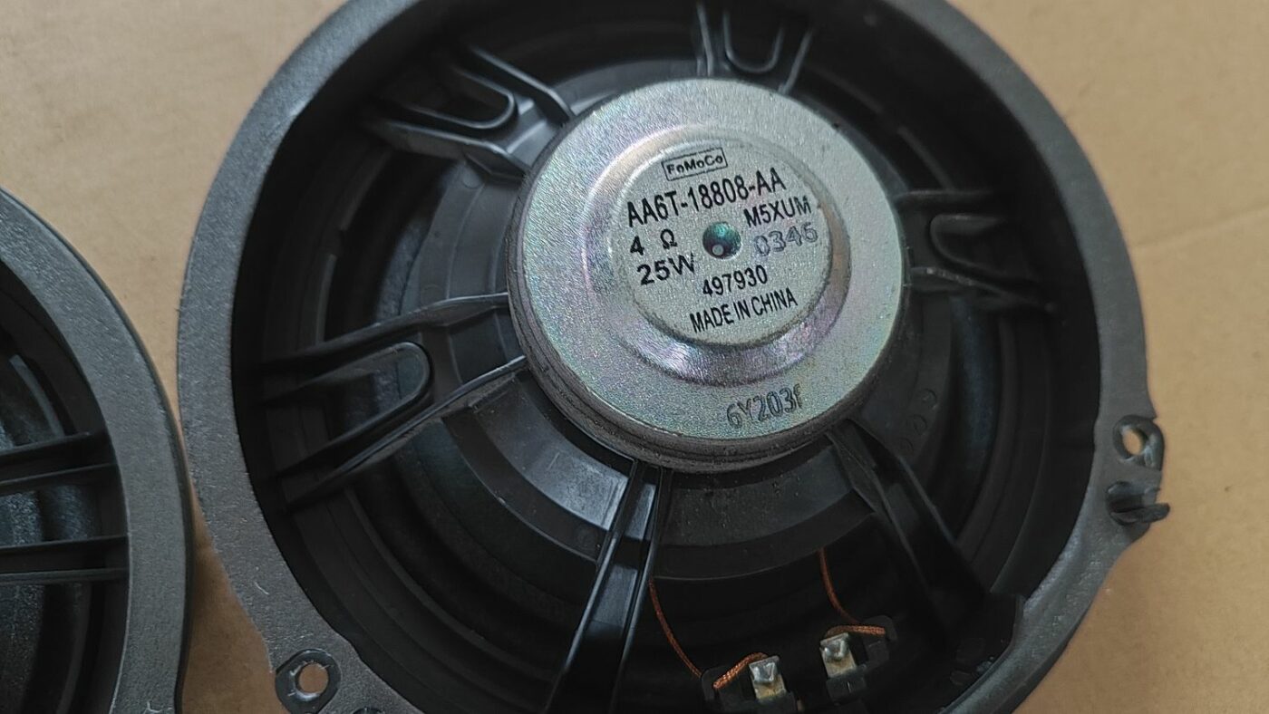 Durvju skaļrunis, apakšā priekš FORD FOCUS 2016 UNIVERSAL