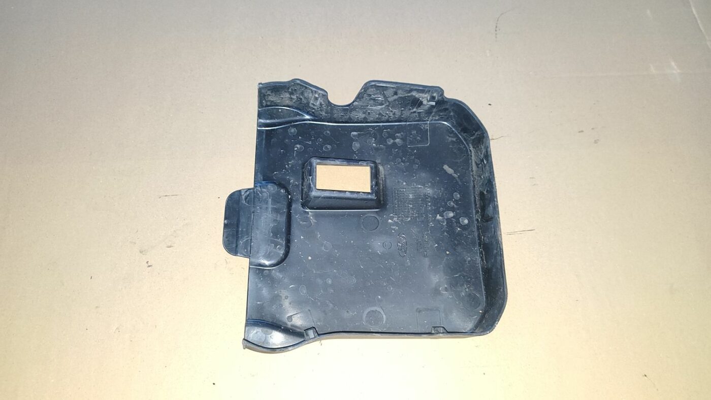 Akumulatora vāks priekš FORD FOCUS 2016 UNIVERSAL 2 Akumulatora vāks priekš FORD FOCUS 2016 UNIVERSAL