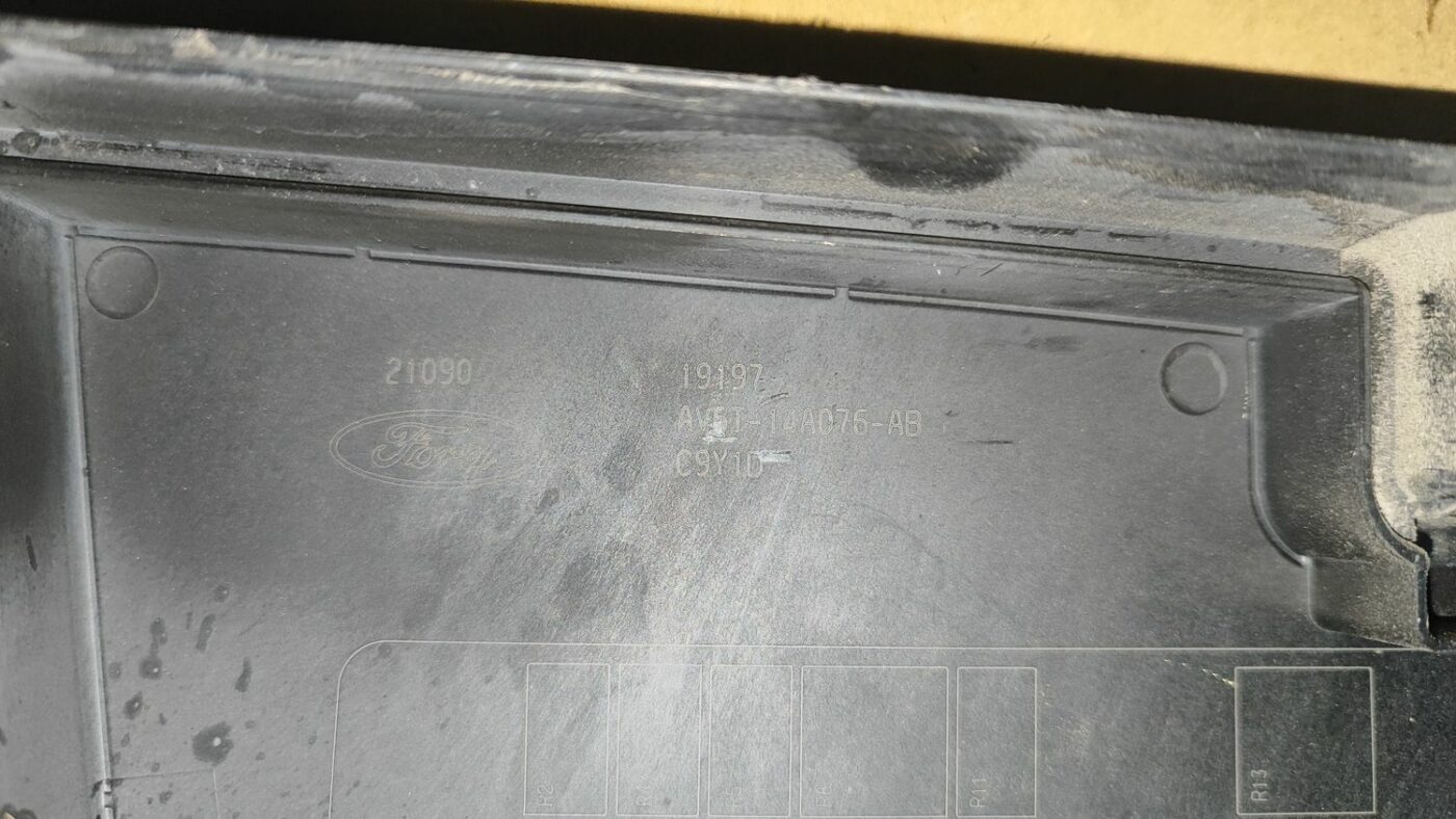 Drošinātāju kārbas korpusa vāks priekš FORD FOCUS 2016 UNIVERSAL 3 Drošinātāju kārbas korpusa vāks priekš FORD FOCUS 2016 UNIVERSAL