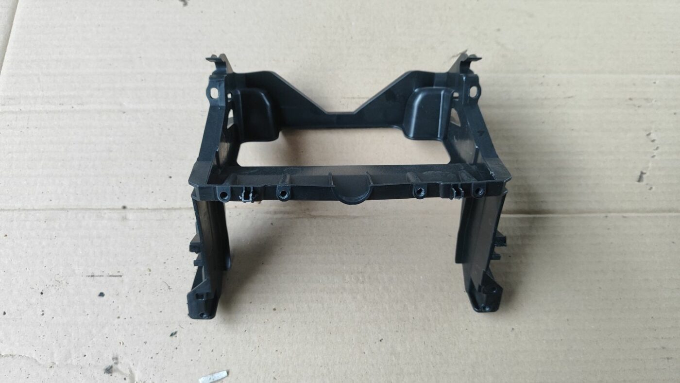 Automašīnas radio kronšteins priekš FORD FOCUS 2016 UNIVERSAL