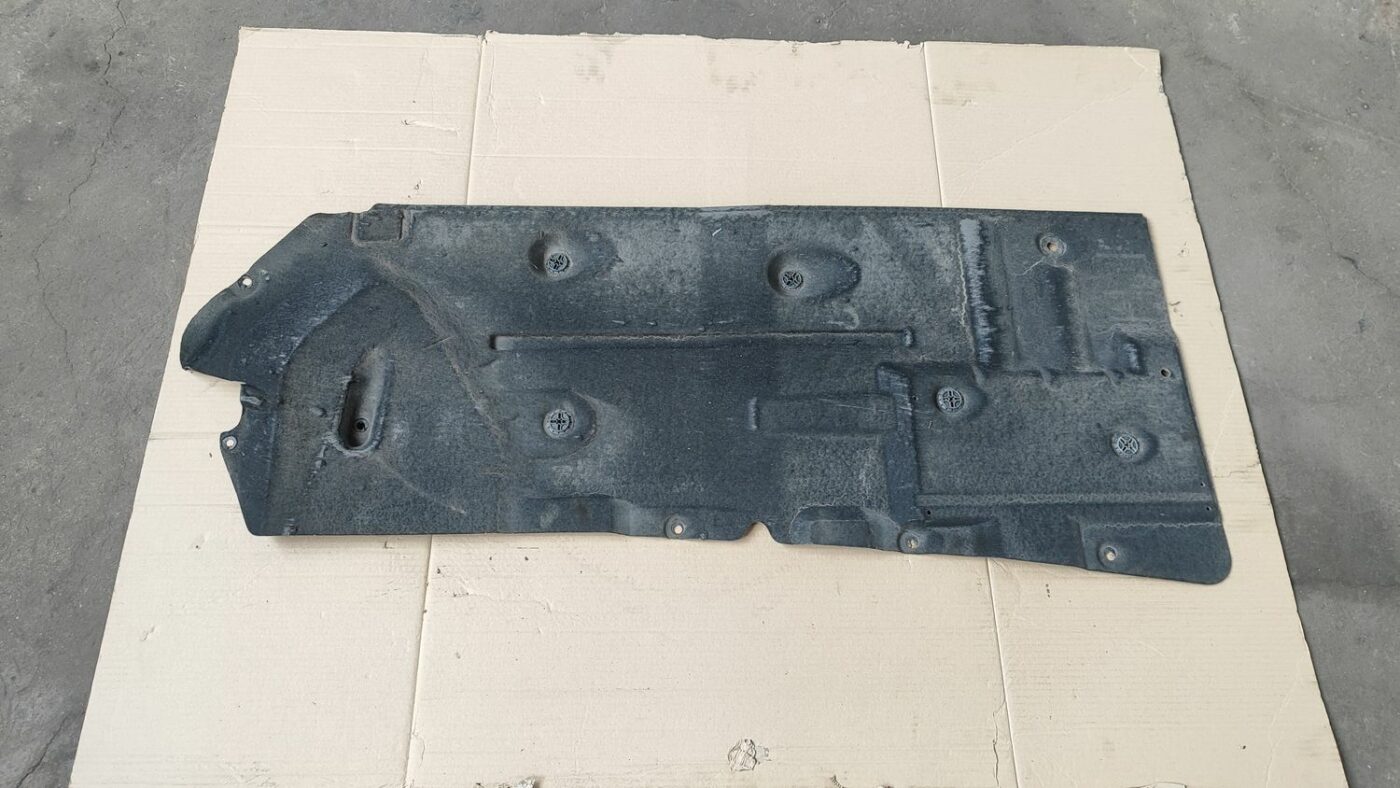 Virsbūves apakšējais aizsargs priekš FORD FOCUS 2016 UNIVERSAL