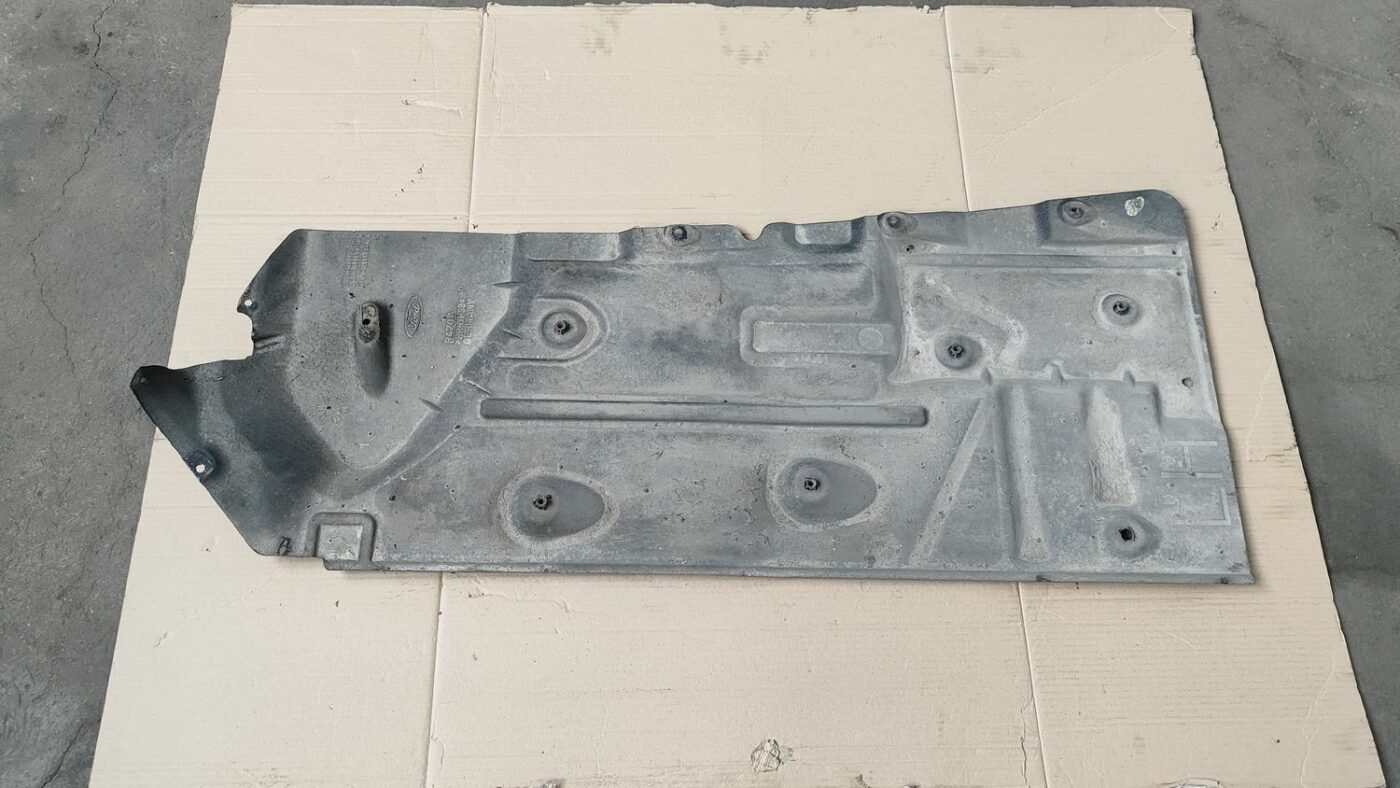 Virsbūves apakšējais aizsargs priekš FORD FOCUS 2016 UNIVERSAL