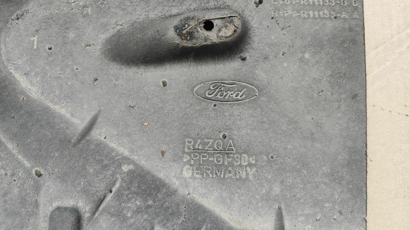 Virsbūves apakšējais aizsargs priekš FORD FOCUS 2016 UNIVERSAL