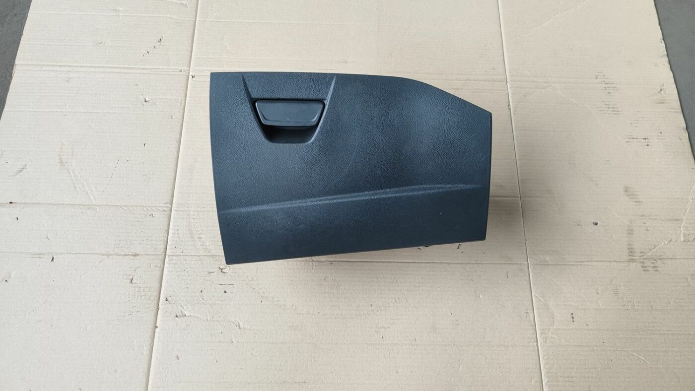 Mantu glabāšanas nodalījums pasažiera pusē priekš FORD FOCUS 2016 UNIVERSAL 1 Mantu glabāšanas nodalījums pasažiera pusē priekš FORD FOCUS 2016 UNIVERSAL