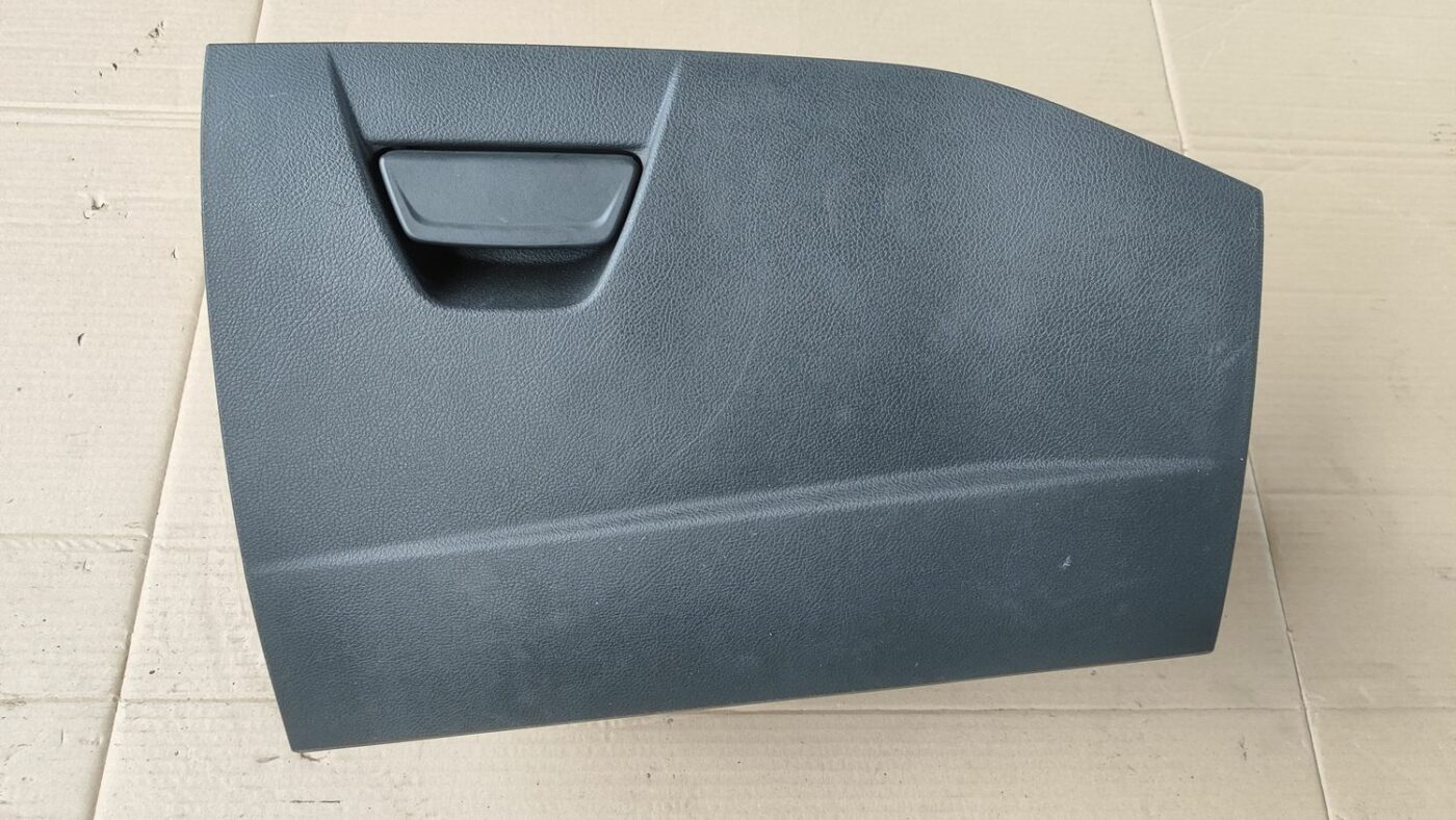 Mantu glabāšanas nodalījums pasažiera pusē priekš FORD FOCUS 2016 UNIVERSAL 2 Mantu glabāšanas nodalījums pasažiera pusē priekš FORD FOCUS 2016 UNIVERSAL